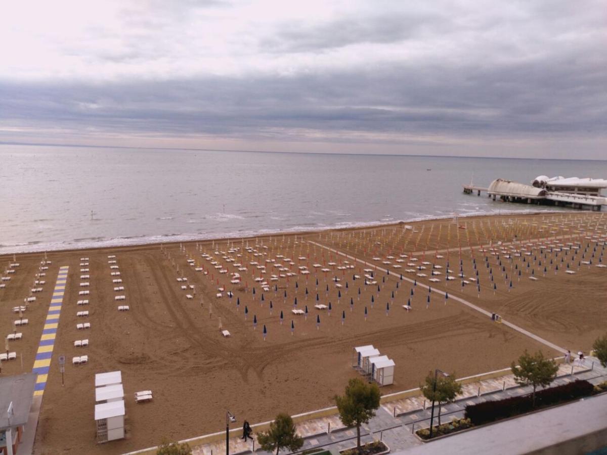 Hotel Columbus Lignano Sabbiadoro Exterior photo